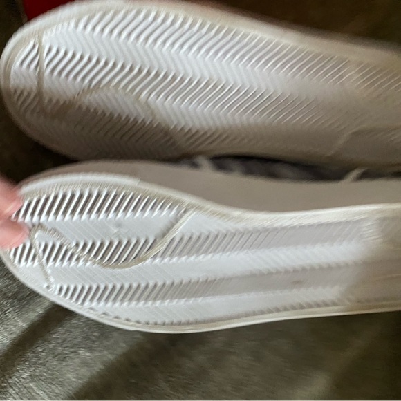 New Nike Slip on shoes grey 8.5 - Picture 2 of 3